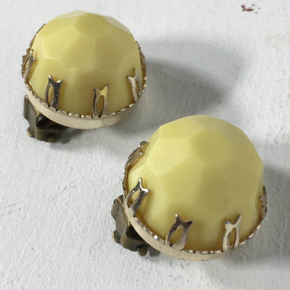 Vintage Hong Kong Signed Clip On Earrings